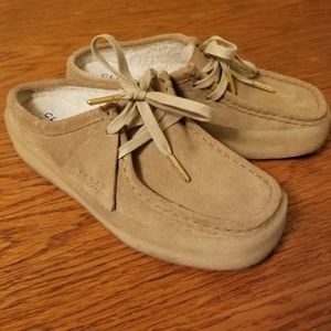 Clarks Womens Wallabee Cup Lo Warm Lining Clog Shoes sz. 7 / 37.5 Tan Suede